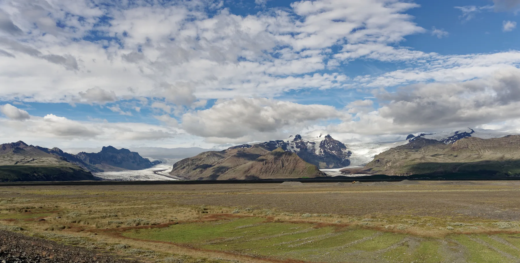 斯卡夫塔費德冰川與山谷實景。