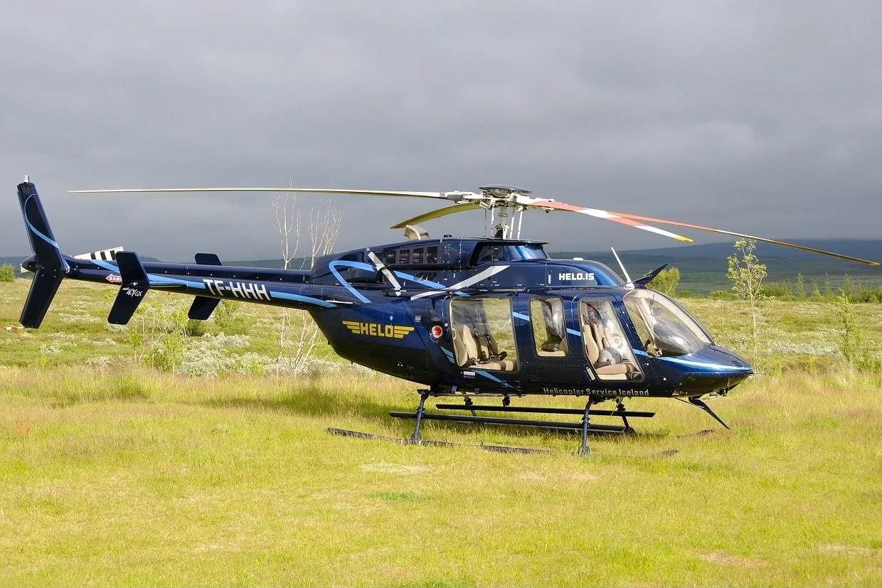 冰島 Haukadalur 谷地的 Bell 407GX 直升機實景。