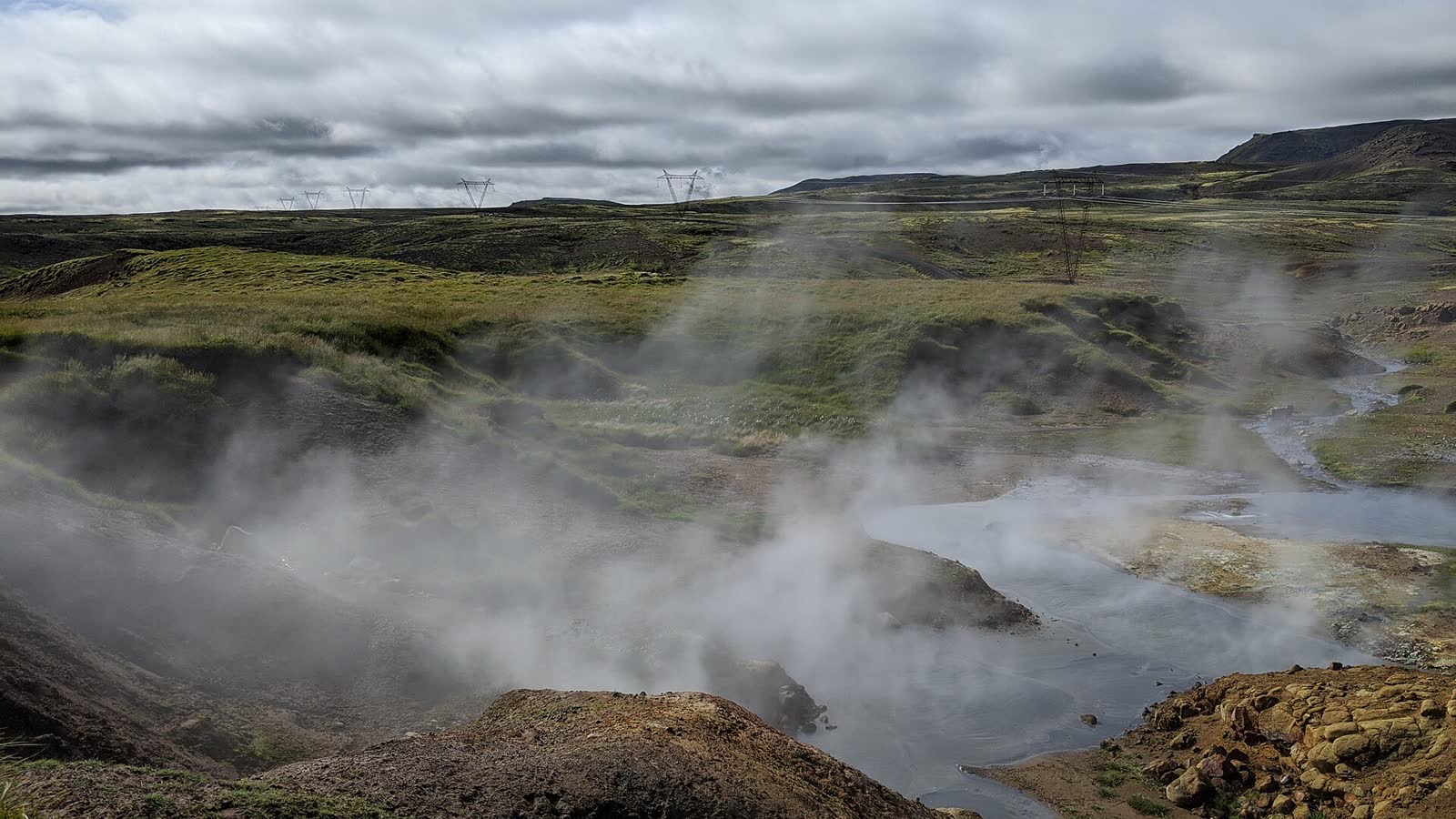 Reykjadalur 蒸氣地熱河谷實景。