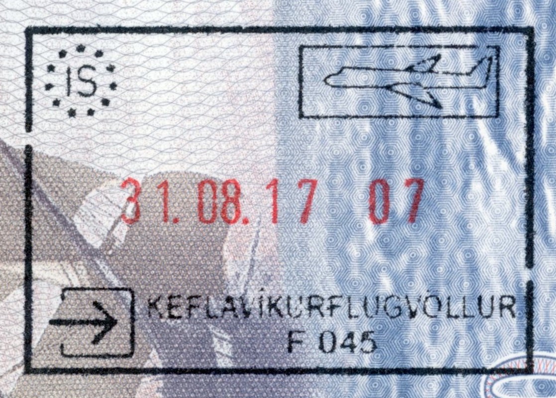 2017 年在冰島 Keflavík 發出的真實舊入境印章照片。