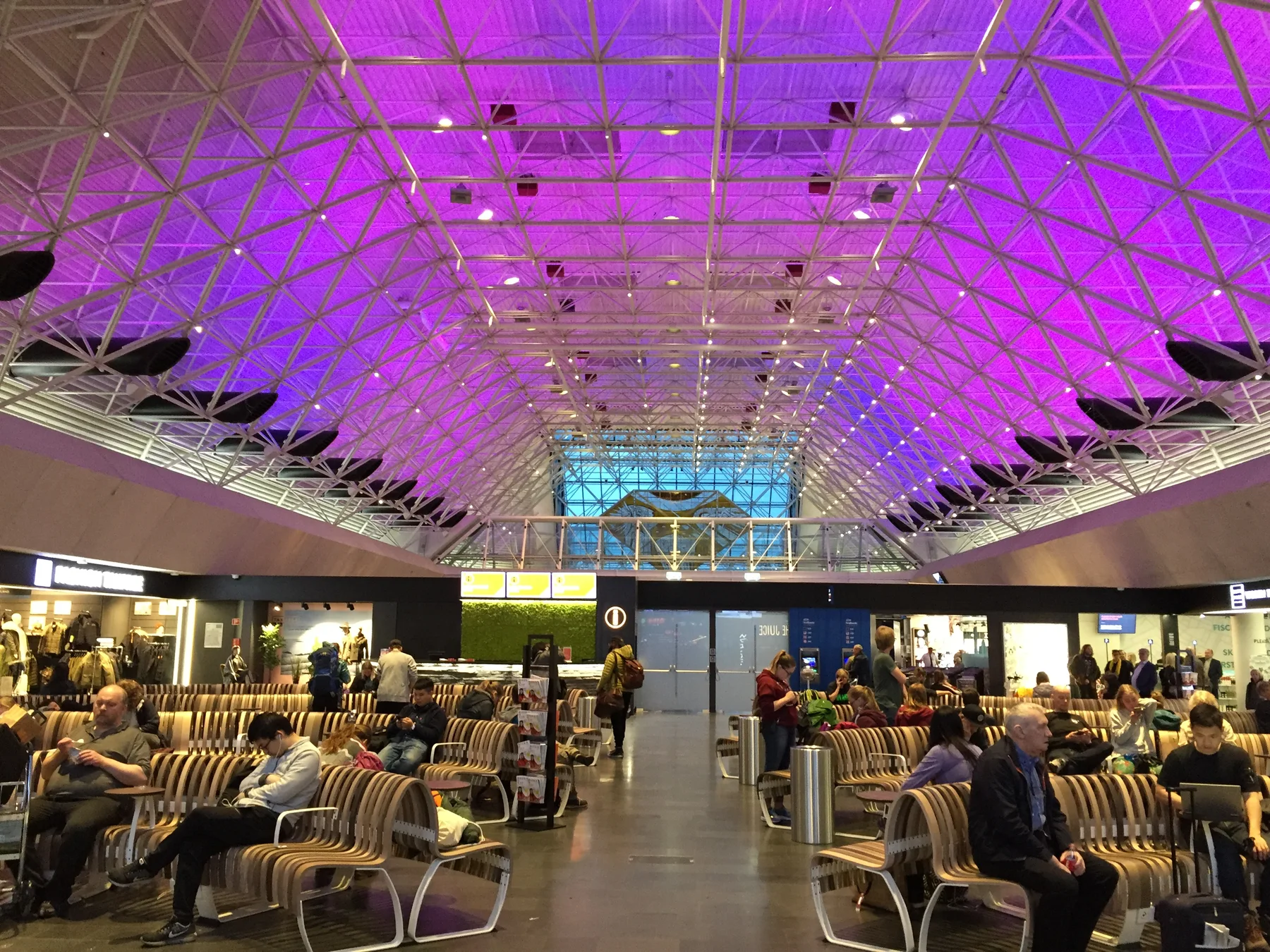 凱夫拉維克國際機場客運大樓實景